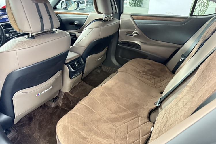 Used Lexus ES 2024 200 Premium Edition Interior 3