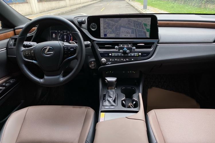 Used Lexus ES 2024 200 Premium Edition Interior 8