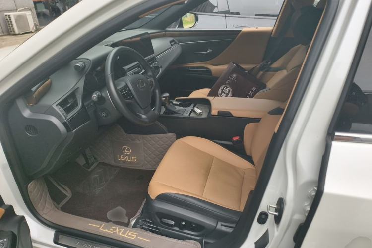 Used Lexus ES 2024 200 Premium Edition Left Front Seat