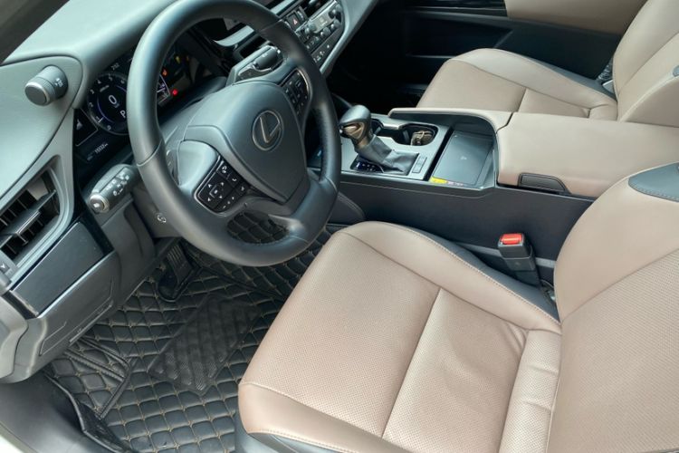 Used Lexus ES 2024 200 Premium Edition Left Front Seat