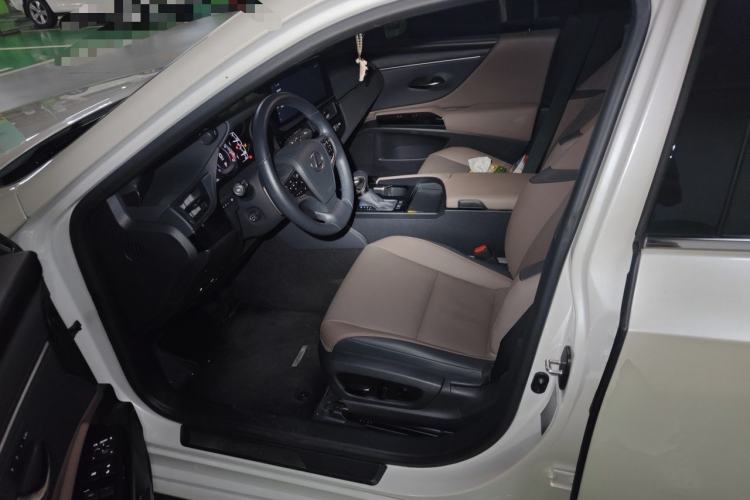 Used Lexus ES 2024 200 Premium Edition Left Front Seat