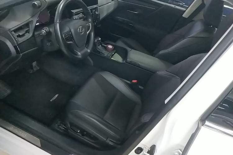 Used Lexus ES 2024 200 Premium Edition Left Front Seat