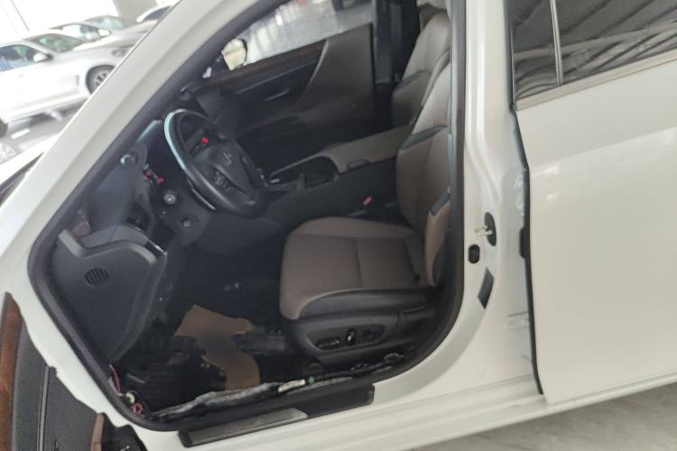 Used Lexus ES 2024 200 Premium Edition Left Front Seat