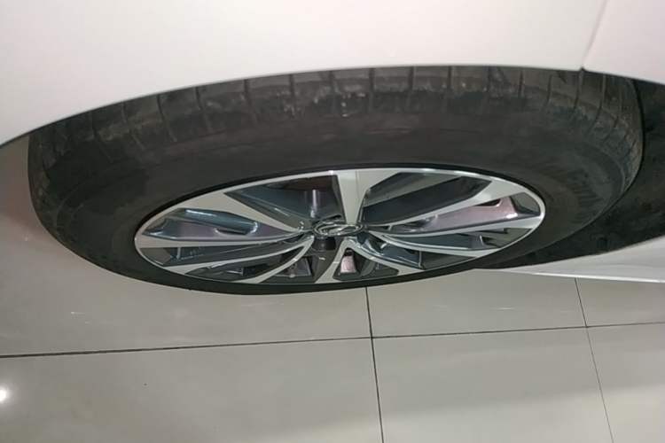 Used Lexus ES 2024 200 Premium Edition Left Front Wheel Hub