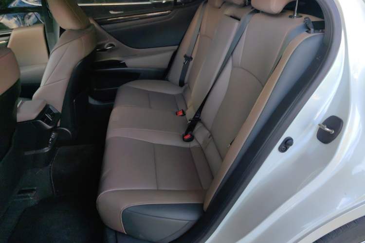 Used Lexus ES 2024 200 Premium Edition Left Rear Seat