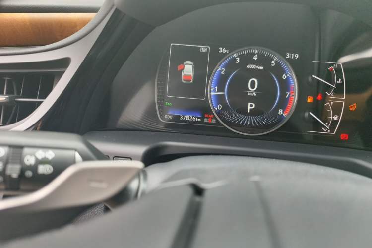 Used Lexus ES 2024 200 Premium Edition Odometer Close Up