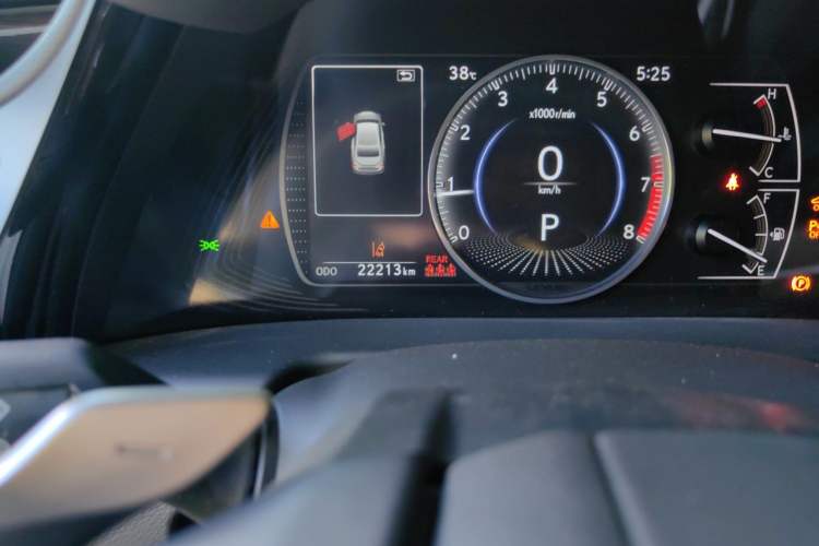Used Lexus ES 2024 200 Premium Edition Odometer Close Up