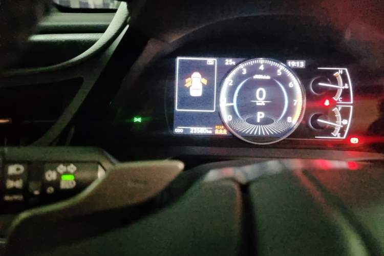 Used Lexus ES 2024 200 Premium Edition Odometer Close Up