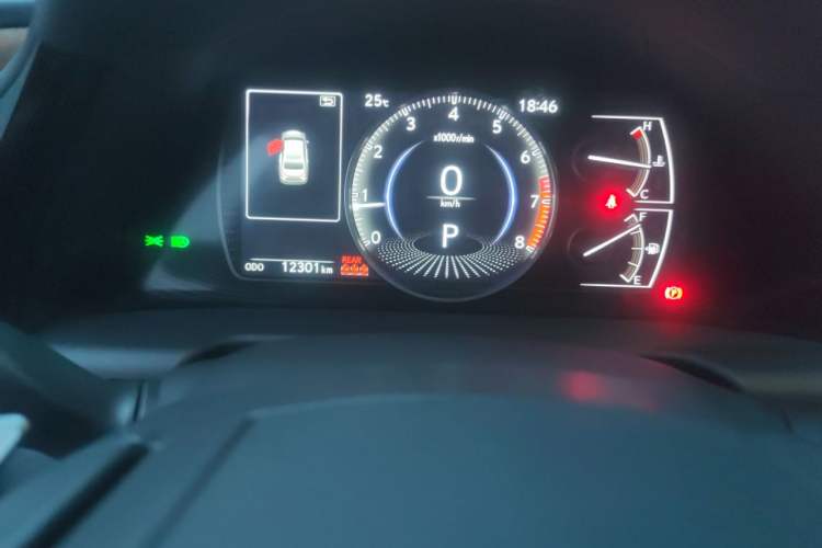 Used Lexus ES 2024 200 Premium Edition Odometer Close Up