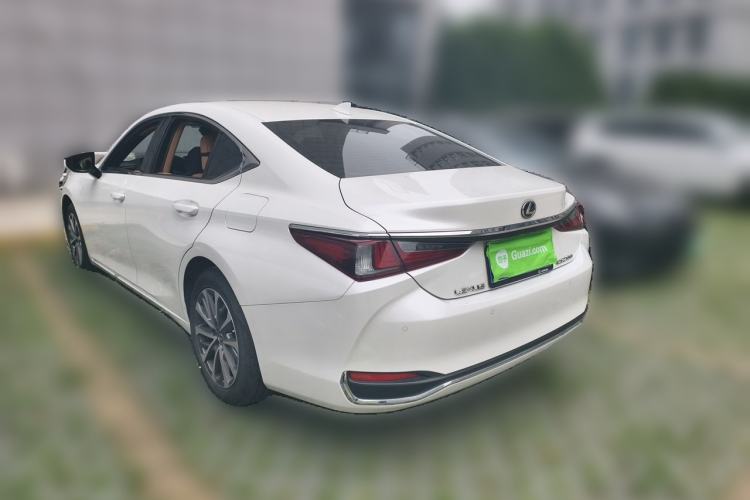 Used Lexus ES 2024 200 Premium Edition Rear Left 45 Deg