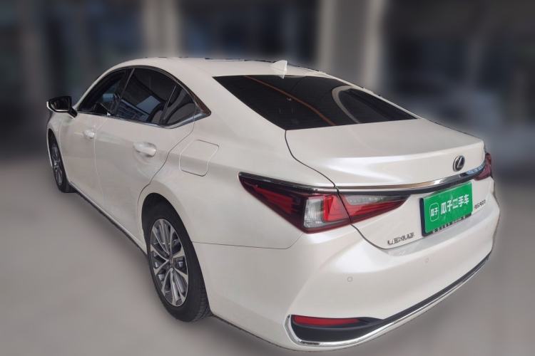 Used Lexus ES 2024 200 Premium Edition Rear Left 45 Deg