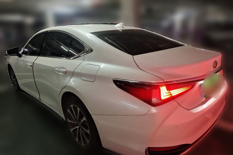 Used Lexus ES 2024 200 Premium Edition Rear Left 45 Deg