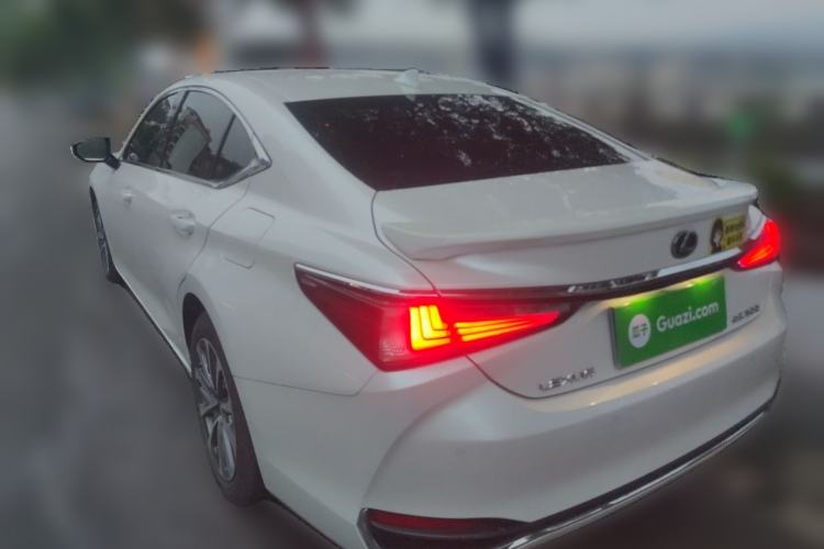 Used Lexus ES 2024 200 Premium Edition Rear Left 45 Deg