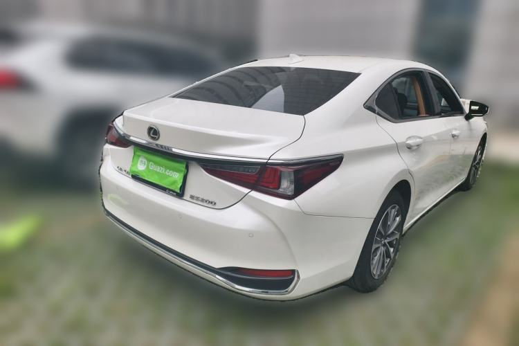 Used Lexus ES 2024 200 Premium Edition Rear Right 45 Deg