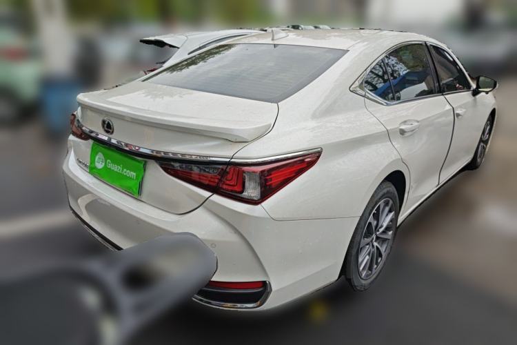 Used Lexus ES 2024 200 Premium Edition Rear Right 45 Deg