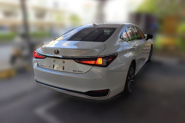 Used Lexus ES 2024 200 Premium Edition Rear Right 45 Deg