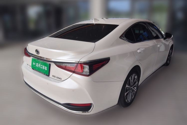 Used Lexus ES 2024 200 Premium Edition Rear Right 45 Deg