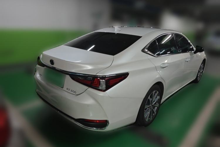 Used Lexus ES 2024 200 Premium Edition Rear Right 45 Deg