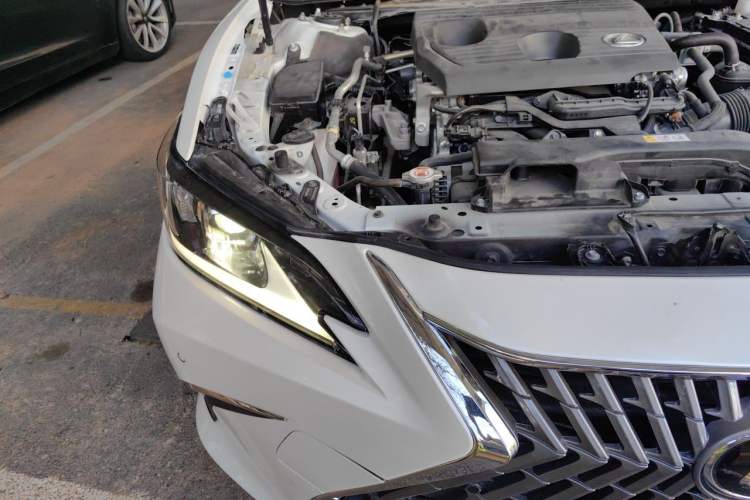 Used Lexus ES 2024 200 Premium Edition Right Front Headlight