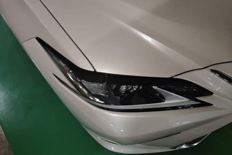 Used Lexus ES 2024 200 Premium Edition Right Front Headlight