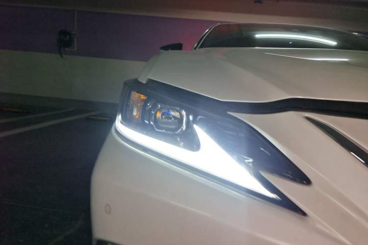 Used Lexus ES 2024 200 Premium Edition Right Front Headlight