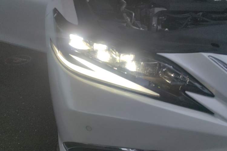 Used Lexus ES 2024 200 Premium Edition Right Front Headlight