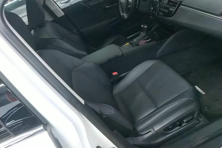 Used Lexus ES 2024 200 Premium Edition Right Front Seat