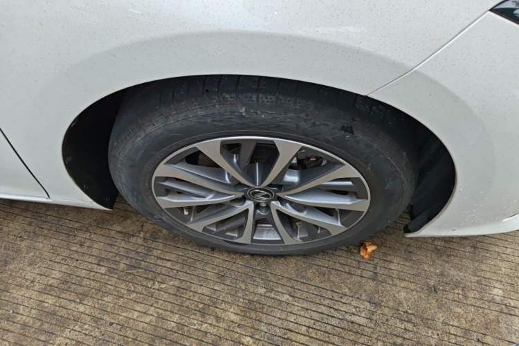 Used Lexus ES 2024 200 Premium Edition Right Front Wheel Hub