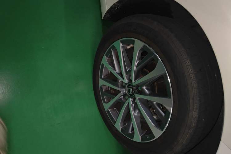 Used Lexus ES 2024 200 Premium Edition Right Front Wheel Hub