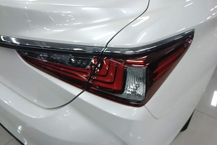 Used Lexus ES 2024 200 Premium Edition Right Rear Taillight