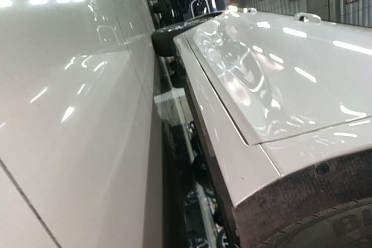 Used Lexus ES 2024 200 Premium Edition Right Side Sill