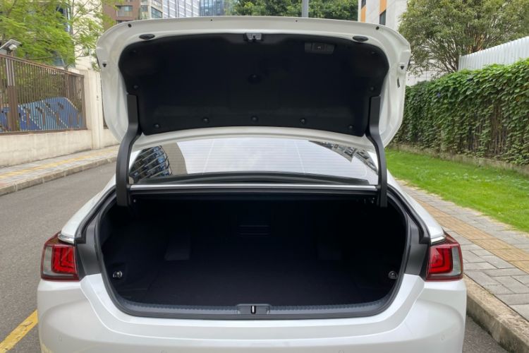 Used Lexus ES 2024 200 Premium Edition Trunk
