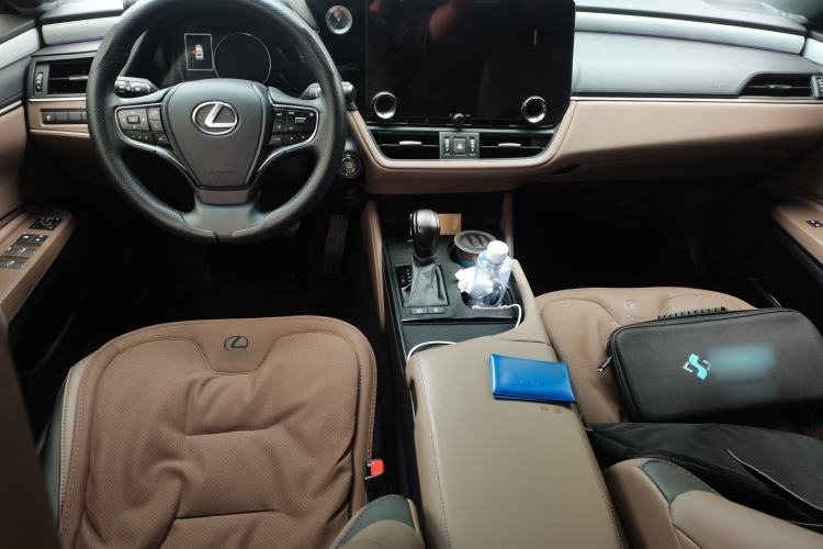 Used Lexus ES 2025 200 Premium Edition Center Console