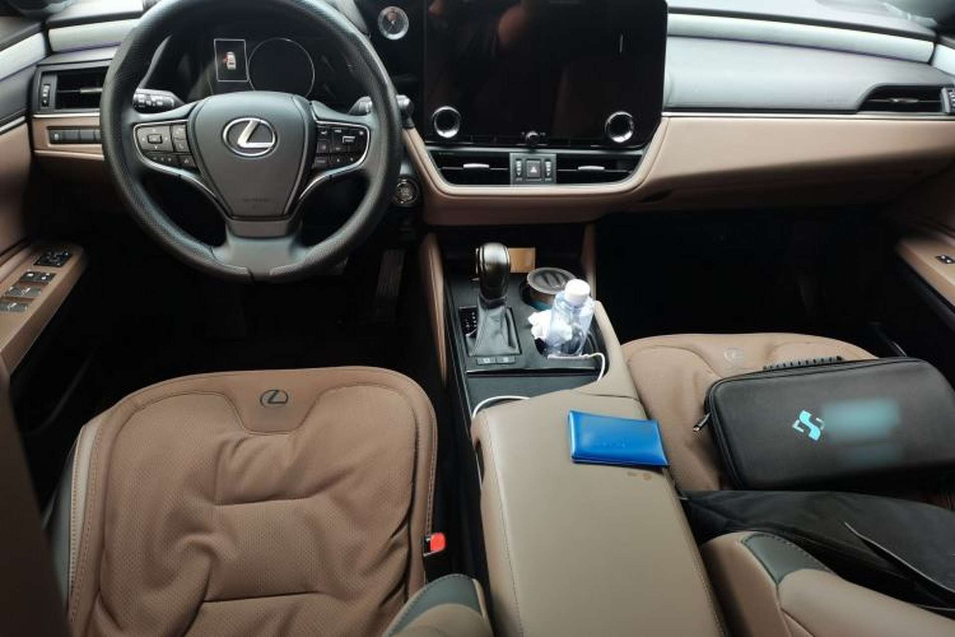 Used Lexus ES 2025 200 Premium Edition Center Console