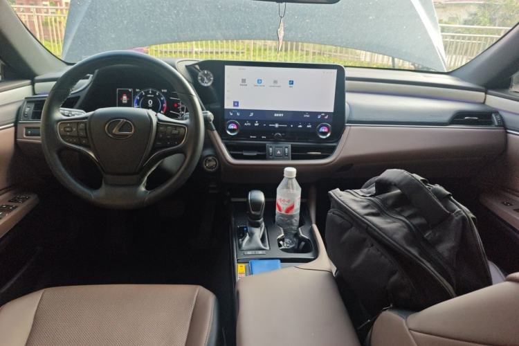 Used Lexus ES 2025 200 Premium Edition Center Console