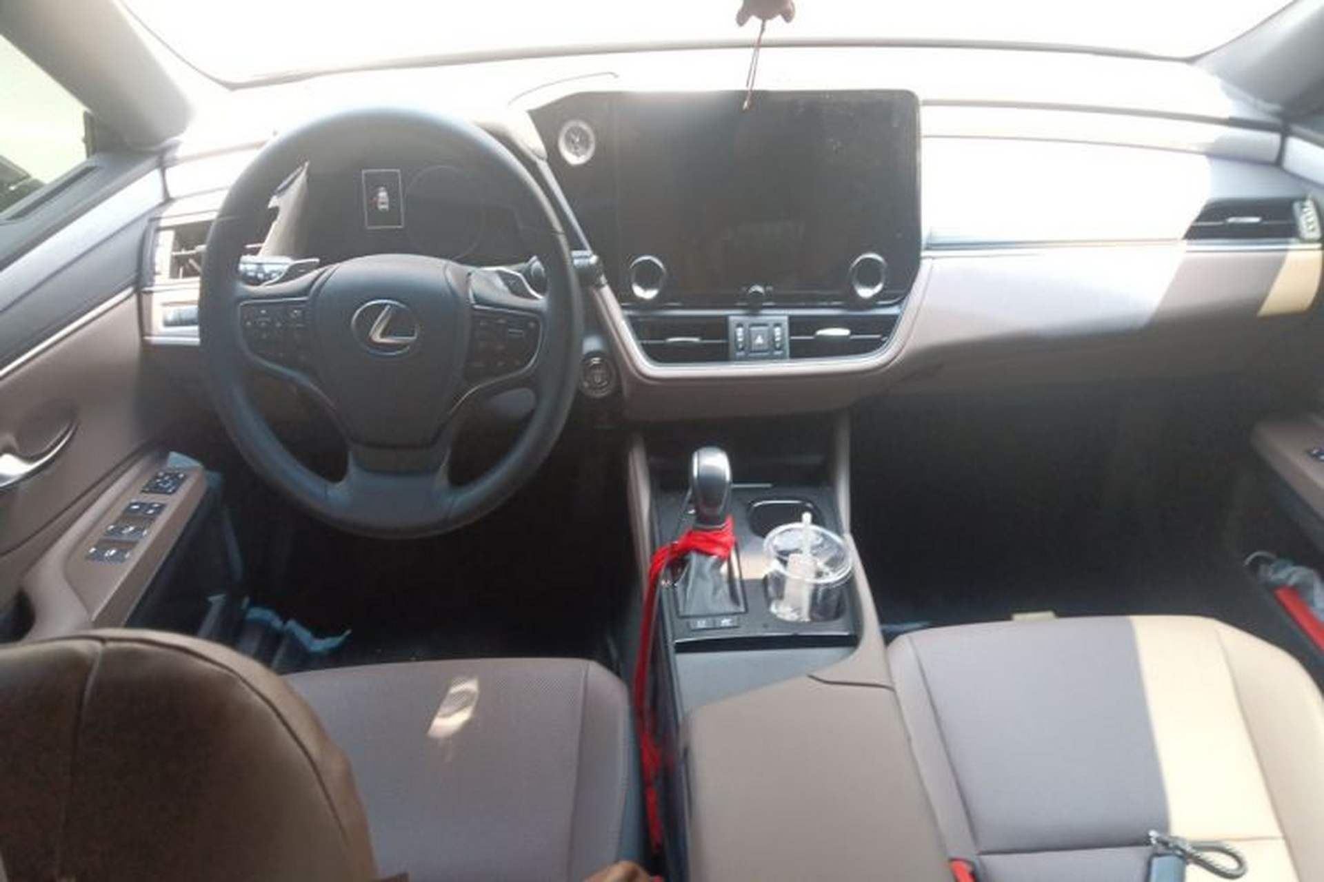 Used Lexus ES 2025 300h Deluxe Edition Center Console
