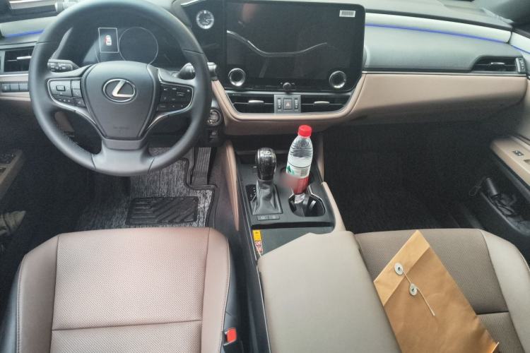 Used Lexus ES 2025 200 Premium Edition Center Console