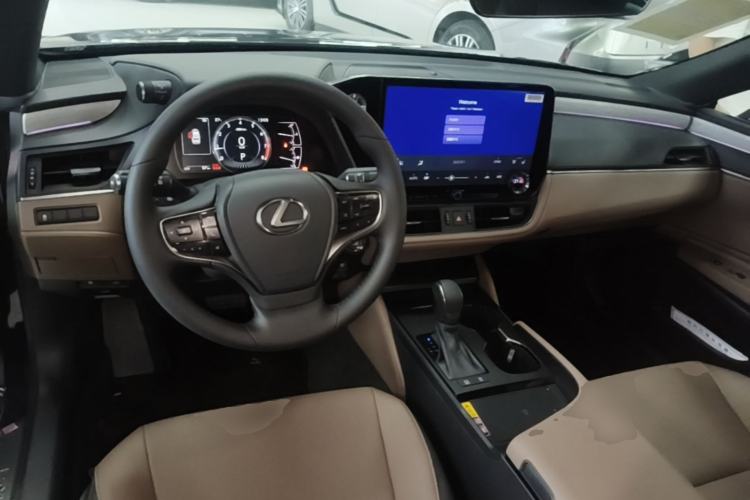 Used Lexus ES 2025 200 Premium Edition Center Console