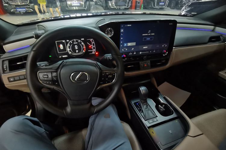 Used Lexus ES 2025 200 Premium Edition Center Console