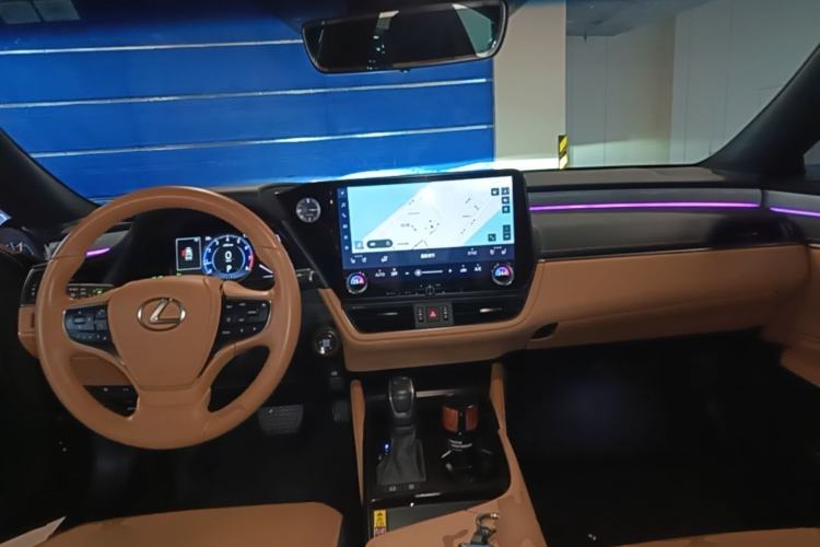 Used Lexus ES 2025 200 Premium Edition Center Console