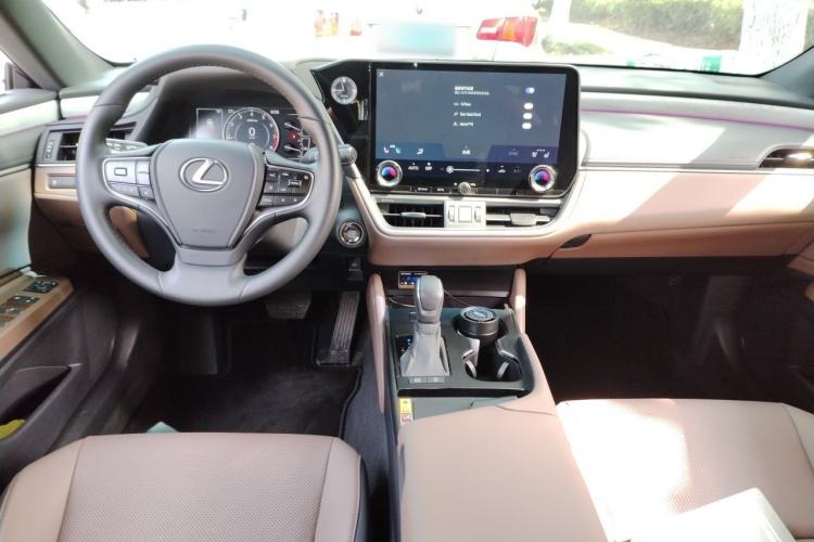 Used Lexus ES 2025 200 Premium Edition Center Console