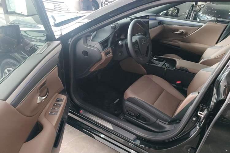 Used Lexus ES 2025 200 Premium Edition Driver Seat
