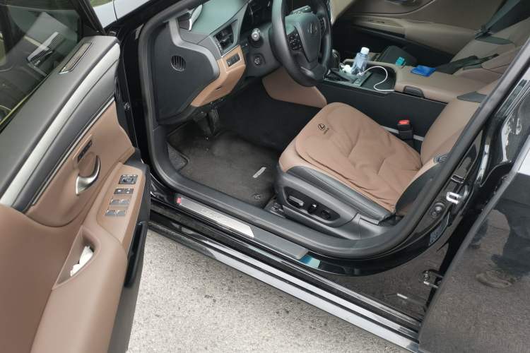 Used Lexus ES 2025 200 Premium Edition Driver Seat