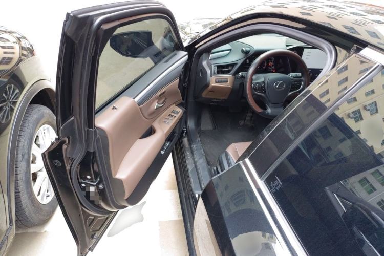 Used Lexus ES 2025 200 Premium Edition Driver Seat
