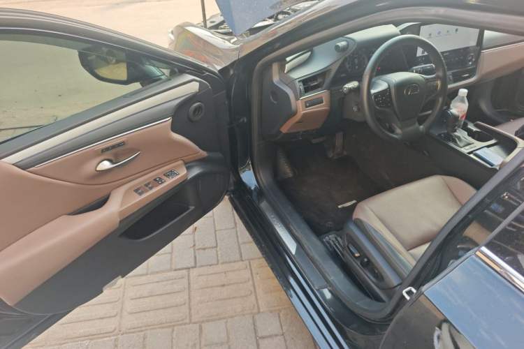 Used Lexus ES 2025 200 Premium Edition Driver Seat