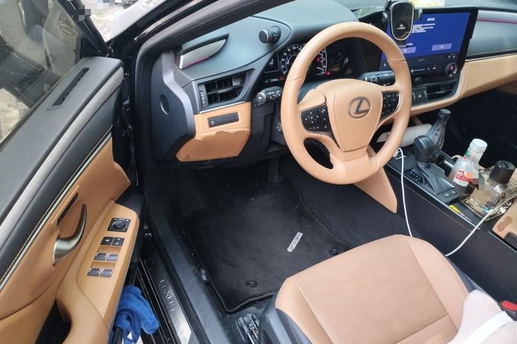 Used Lexus ES 2025 200 Premium Edition Driver Seat