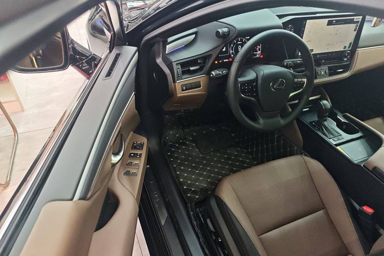 Used Lexus ES 2025 200 Premium Edition Driver Seat