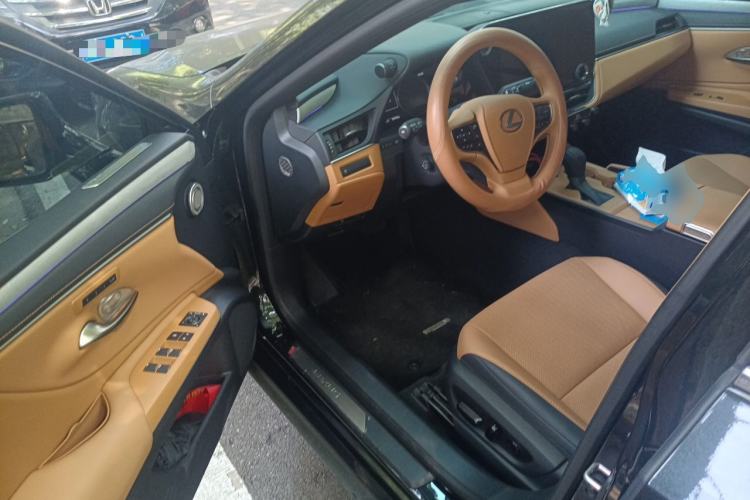 Used Lexus ES 2025 200 Premium Edition Driver Seat
