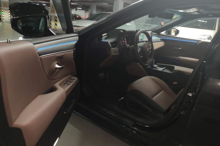 Used Lexus ES 2025 200 Premium Edition Driver Seat
