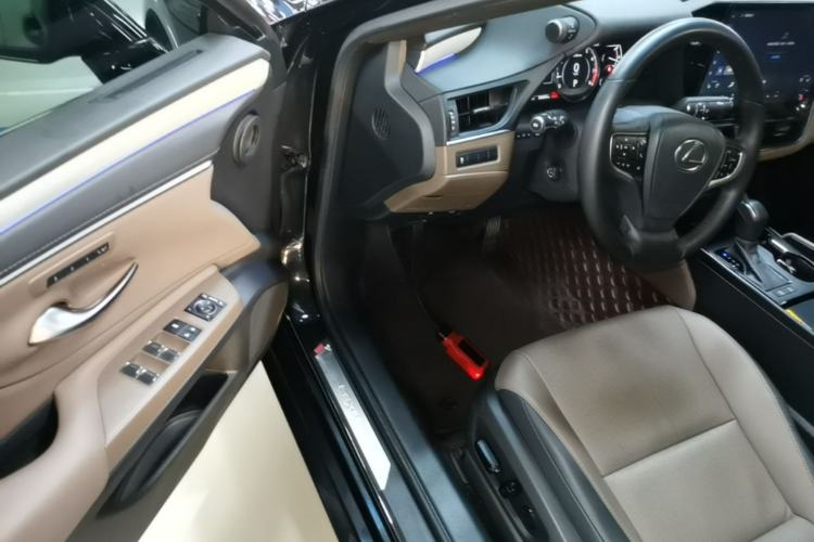Used Lexus ES 2025 200 Premium Edition Driver Seat